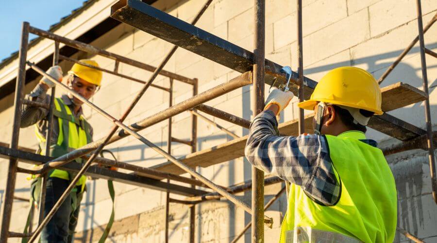 Professional gutter cleaning in Bellflower, IL